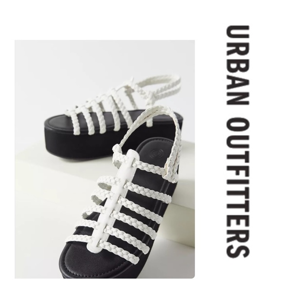 Urban Outfitters Platform Fisherman Sandal - Picture 3 of 5
